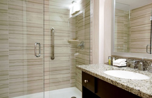 Aurora Hotel | DoubleTree by Hilton Denver - Aurora