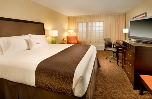 Dulles Town Center Hotel | DoubleTree by Hilton Dulles Airport-Sterling