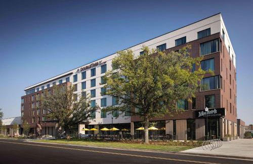 Greeley Hotel | Doubletree By Hilton Greeley At Lincoln Park