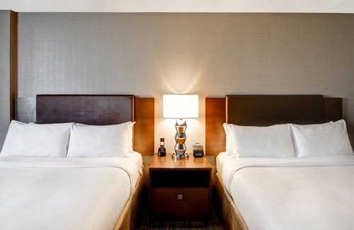 Jasper Place Hotel | DoubleTree by Hilton Hotel West Edmonton