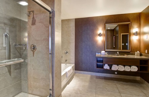 Jasper Place Hotel | DoubleTree by Hilton Hotel West Edmonton