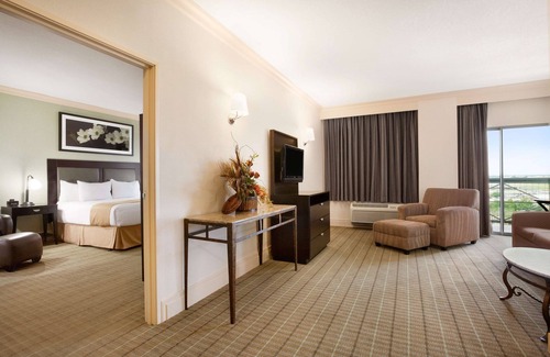 Dallas Hotel | DoubleTree by Hilton Hotel Dallas – Love Field