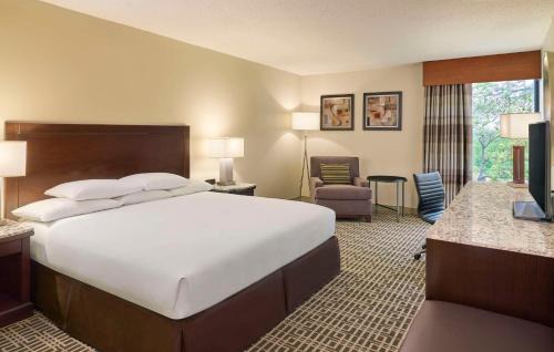 Houston Hotel | DoubleTree by Hilton Houston Intercontinental Airport