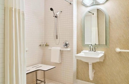 Houston Hotel | DoubleTree by Hilton Houston Intercontinental Airport