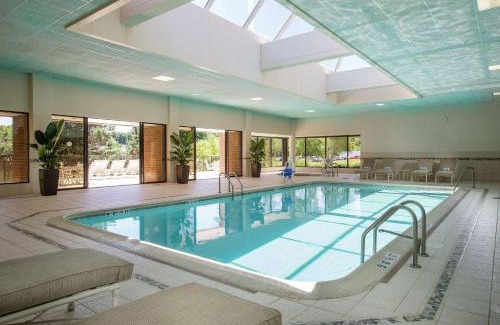Naperville Hotel | DoubleTree by Hilton Lisle Naperville