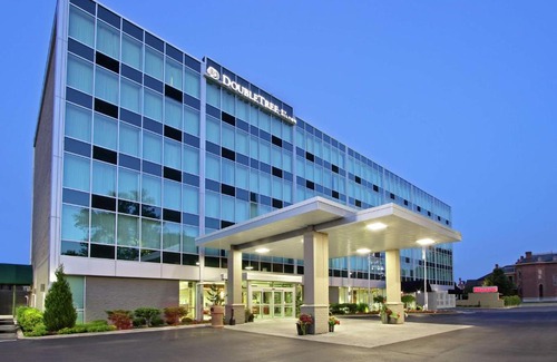 Newark Hotel | Doubletree by Hilton Newark