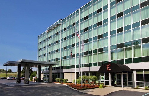 Newark Hotel | Doubletree by Hilton Newark