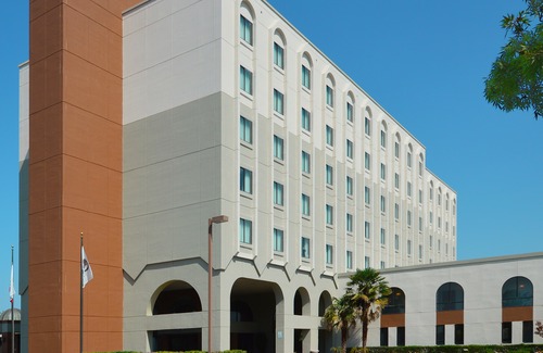 Newark Hotel | DoubleTree by Hilton Newark-Fremont