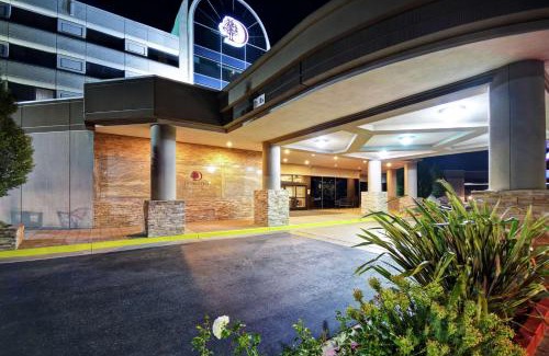 Pleasanton Hotel | DoubleTree by Hilton Pleasanton at The Club