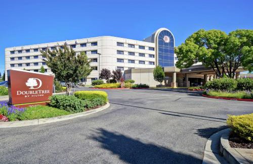 Pleasanton Hotel | DoubleTree by Hilton Pleasanton at The Club