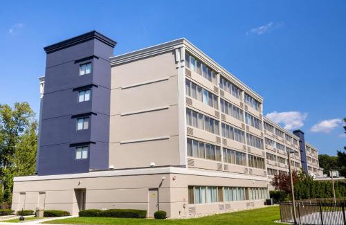 Tinton Falls Hotel | DoubleTree by Hilton Tinton Falls-Eatontown