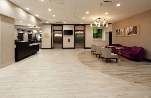 Kenner - Louis Armstrong International Airport Hotel | DoubleTree by Hilton Hotel New Orleans Airport