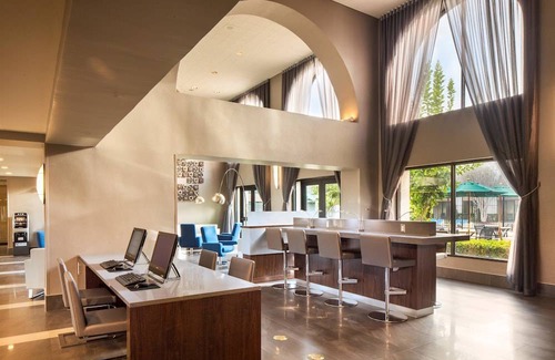 Newark Hotel | Doubletree by Hilton Newark - Fremont