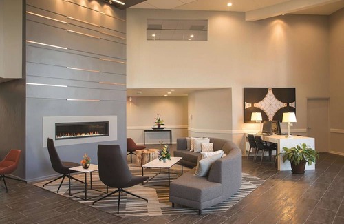 Racine Hotel | DoubleTree by Hilton Racine Harbourwalk