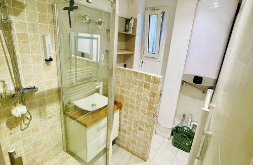 Villemomble Apartment | Douce France - 300 m RER Paris/6persons/2chambres/disney 30mn