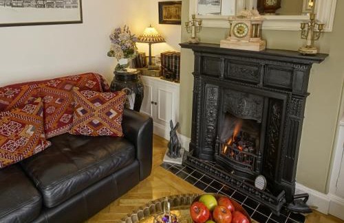 Chester House | Douglas Cottage