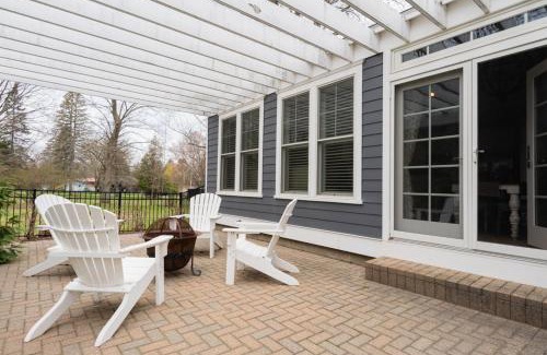 Douglas House | Douglas Cottage - Great location walking distance to both Douglas beach and Downtown!