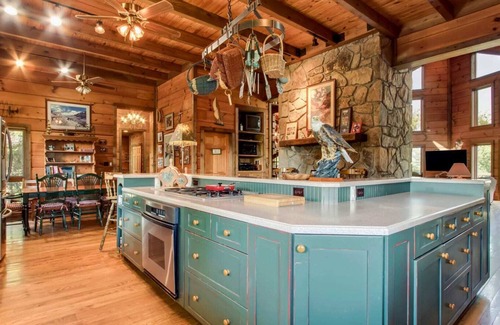 Sevierville House | Douglas Lake Lodge: Pool, Tennis Court, Game Room