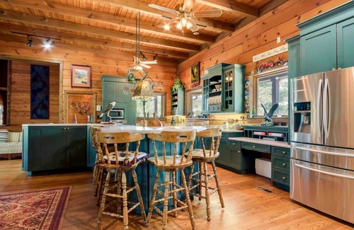 Sevierville House | Douglas Lake Lodge: Pool, Tennis Court, Game Room