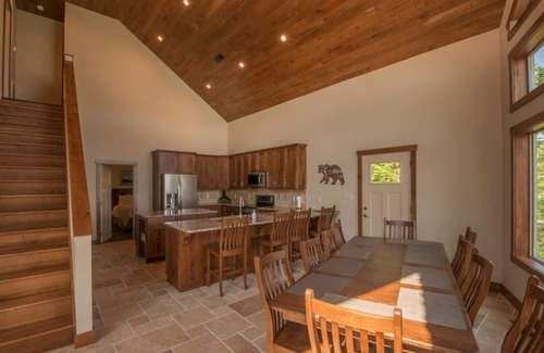 Newport House | Douglas Lake Views, Near Pigeon Forge/Gatlinburg, Dollywood!