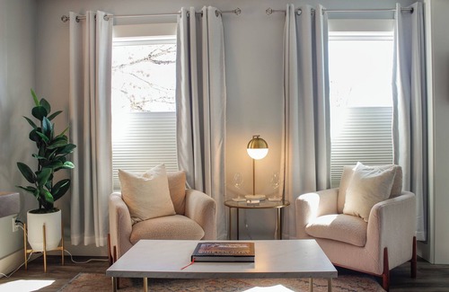 McMinnville Apartment | Douglas on Third Corner Suite-Adorable Apartment on 3rd St. Downtown McMinnville