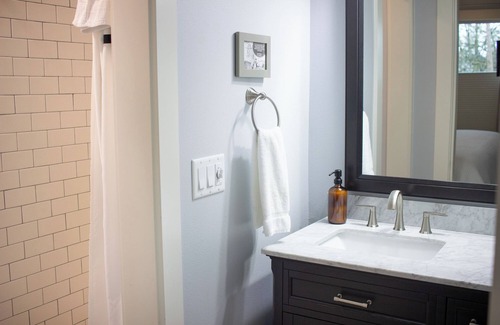 McMinnville Apartment | Douglas on Third Corner Suite-Adorable Apartment on 3rd St. Downtown McMinnville