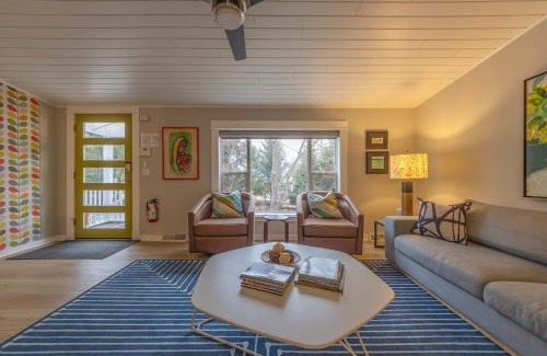 Douglas House | Douglas Woods Retreat - Modern Cottage - Newly Remodeled! Walking distance to downtown Douglas!