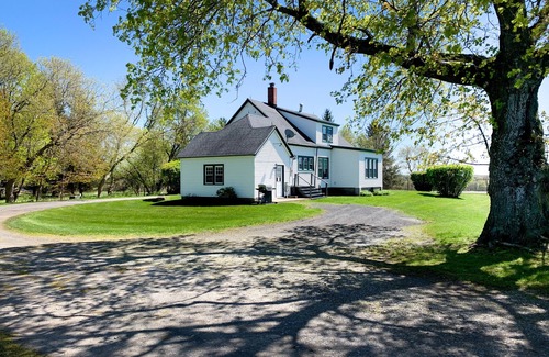 Pulaski House | Douglaston Salmon Run - Meadow Lodge