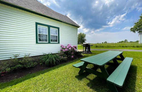 Pulaski House | Douglaston Salmon Run - Meadow Lodge