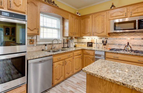 Douglasville House | Douglasville Lake Home w/Private Pool + Gazebo!