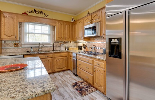 Douglasville House | Douglasville Lake Home w/Private Pool + Gazebo!
