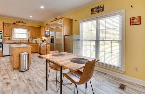 Douglasville House | Douglasville Lake Home w/Private Pool + Gazebo!