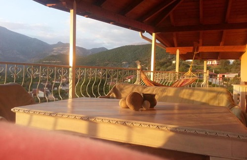 Vouvopotamos Ski Chalet | Douskas Place