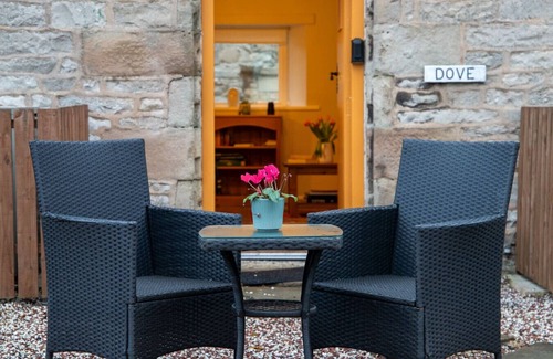 Hartington House | Dove Cottage - Central and Cosy