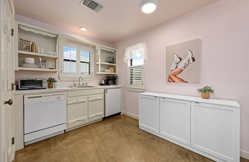 Dripping Springs Cottage | 'Dove Cottage'- Hill Country Views at Allegro