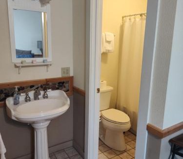 West Dover Bed & Breakfast | Doveberry Inn