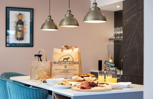 Easingwold House | Dovecote House - Luxury Town House - Dog Friendly