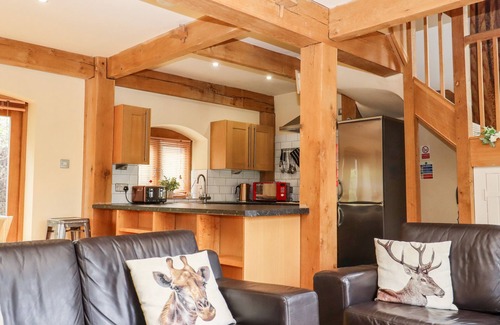 Martin Cottage | DOVECOTE, pet friendly, with hot tub in St Margaret's At Cliffe