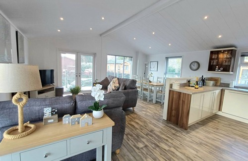 Troutbeck Bridge Cabin | Dovedale Lodge - a holiday lodge that sleeps 5 guests in 2 bedrooms