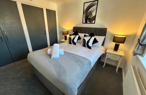Uttoxeter House | Dovefield House - Modern 3 Bed Home from Home - Alton Towers, Uttoxeter Races