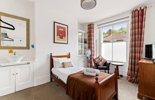 Dover House | Dover Town Rooms Twin Room
