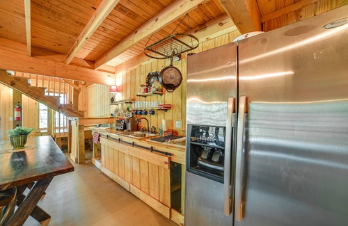 Dover Apartment | Dover Vacation Rental w/Hot Tub & Horse Pastures