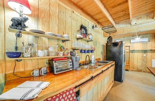 Dover Apartment | Dover Vacation Rental w/Hot Tub & Horse Pastures