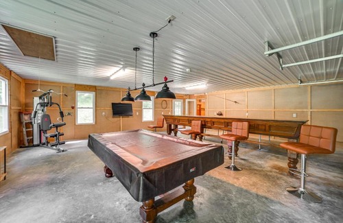 Dover Apartment | Dover Vacation Rental with Hot Tub and Horse Pastures
