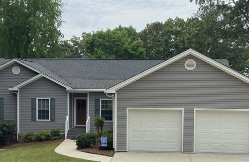 Fair Play House | Dove’s Nest: 6/4 Beautiful Lakehouse With Private Dock on Lake Hartwell