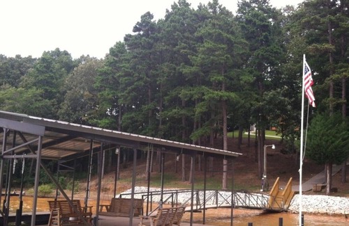 Fair Play House | Dove’s Nest: 6/4 Beautiful Lakehouse With Private Dock on Lake Hartwell