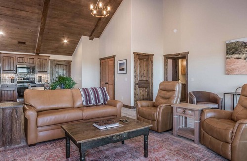 Canyon House | Doves Rest Cabins - Rustlers in the Pasture