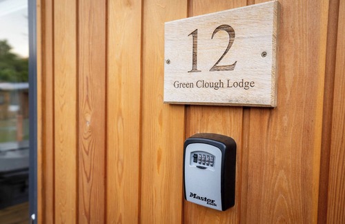 Saddleworth Cottage | DOVESTONE LUXURY LODGES (SLEEPS 4) - PETS WELCOME in Greenfield