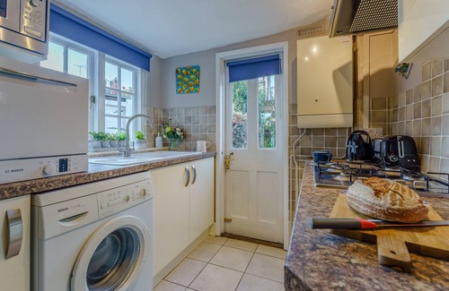 Canterbury House | Dovetail Cottage - Three Bedroom House, Sleeps 6