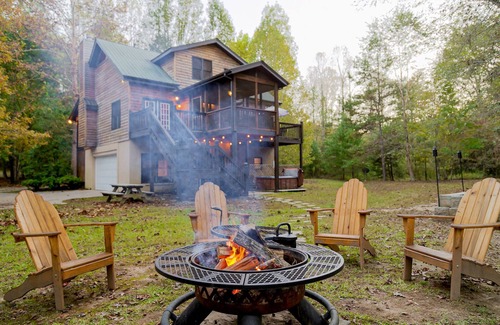 Sautee Nacoochee Cabin | Down By The River - Remote Riverfront Cabin with Easy River access near Helen